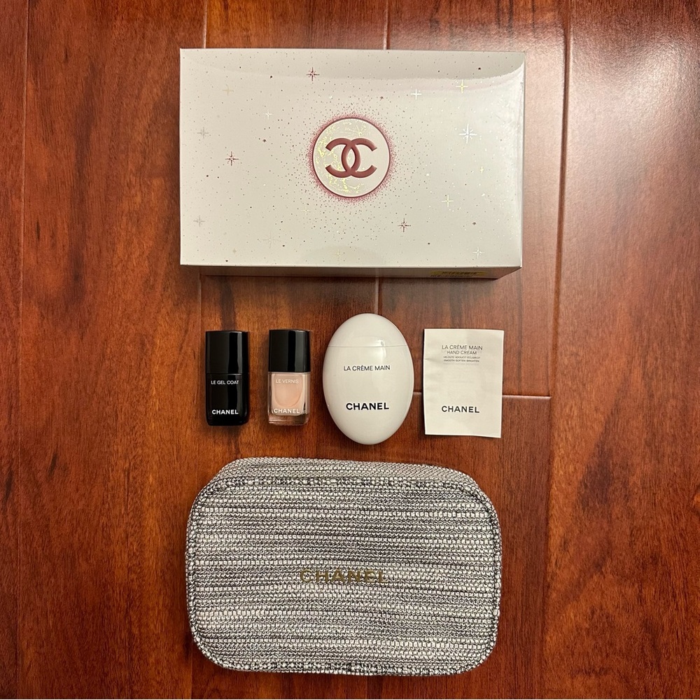 🚨 HOST PICK 🆕 Authentic Chanel Stay Polished Manicure Trio Set & Silver Pouch